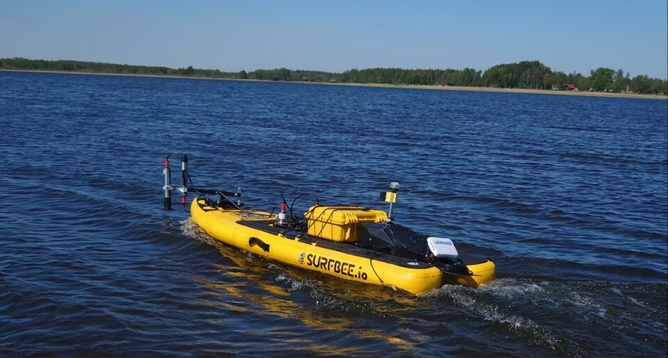 unmanned surface vehicle Surfbee at field works